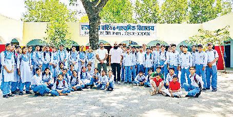 कला-संगीत व नृत्य का खूब लुत्फ उठा रहे छात्र