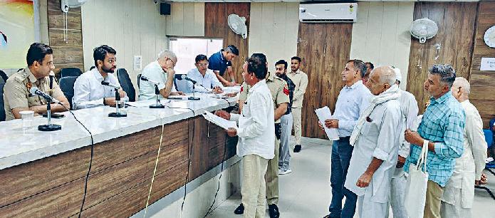 जिलास्तरीय समस्या समाधान शिविर में 9 शिकायतें आई