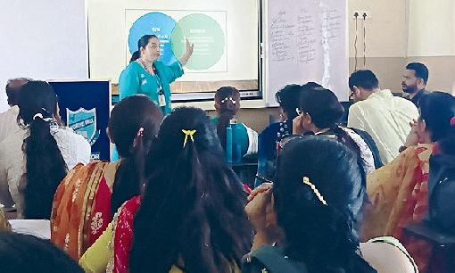 छात्र को उसकी पहचान व अभिव्यक्ति के आधार पर मिले सम्मान