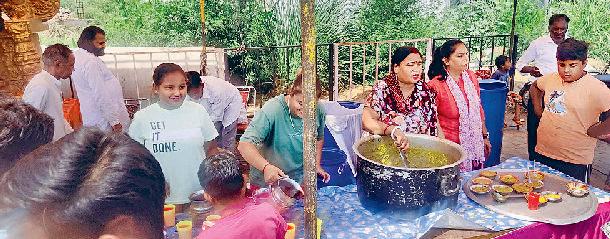 निर्जला एकादशी पर राहगीरों को पिलाया मीठा जल
