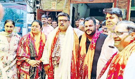 वार्ड नंबर 5 में ट्यूबवेल का निर्माण प्रारंभ मेयर ने सुनीं लोगों की समस्याएं