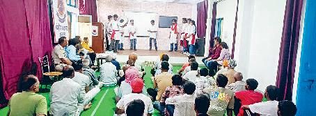 नुक्कड़ नाटक के जरिए बंदियों को उनके अधिकारों के प्रति किया जागरुक