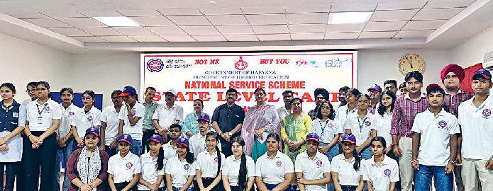 एनएसएस शिविर में डीएवी के छात्रों ने की हिस्सेदारी