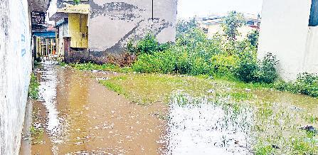 हर साल बरसाती सीजन में पानी में डूब जाता है कृषि कार्यालय