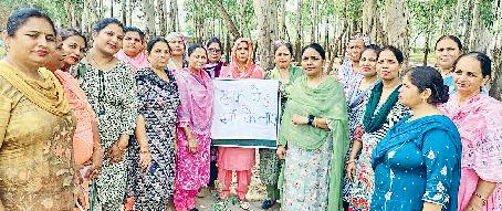 एक पेड़ मां के नाम लगाने का अभियान शुरू किया