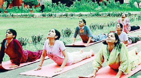 कॉलेज छात्राओं को मिली हेल्थ केयर की ट्रेनिंग