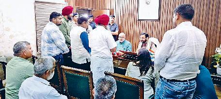 कैनड बटन मशरूम पर जीएसटी को लेकर सीएम से की मुलाकात