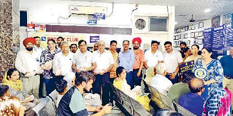 अन्नपूर्णा दिवस पर वितरित किया भोजन