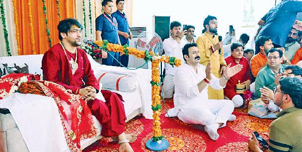 किसी को अभाव व प्रभाव से नहीं स्वभाव से अपना बनाओः पं. धीरेंद्र शास्त्री