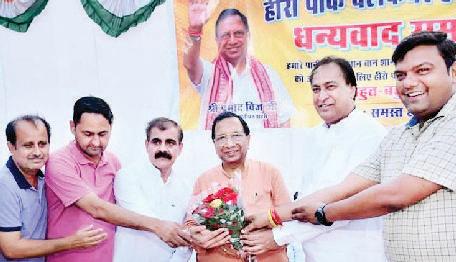 विधायक प्रमोद विज व पार्षद तरूण का अभिनंदन किया