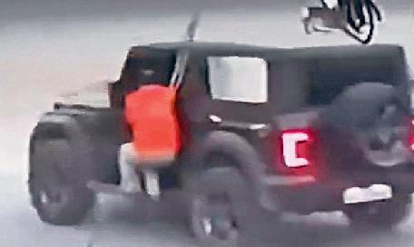 सेल्समैन को आधा किलोमीटर तक थार से घसीट ले गए