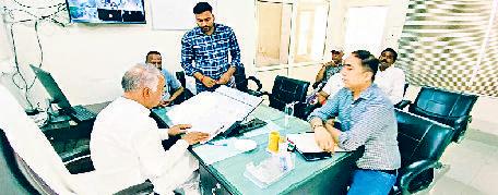 विधायक कबीरपंथी ने नगर पालिका कार्यालय का किया औचक निरीक्षण
