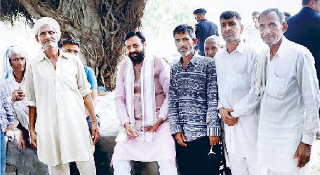सीएम की सादगी के कायल हुए ग्रामीण
