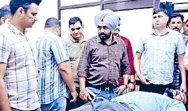 फायरिंग करने वाला बदमाश मुठभेड़ के दौरान दबोचा