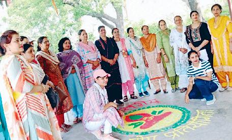 बच्चों को संस्कृति की जानकारी दी