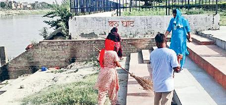 शहर में स्वच्छता पखवाड़ा के तहत की साफ-सफाई