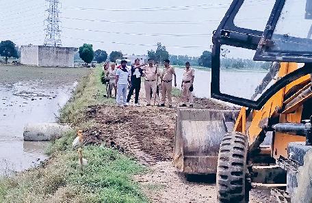 प्रशासन की मौजूदगी में सुलझा सड़क में पाइप डालने का विवाद
