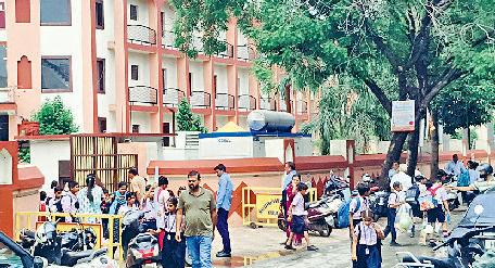 ग्रीष्म अवकाश के बाद स्कूलों में लौटी रौनक