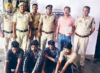 पुजारी से मारपीट व लूट के चार आरोपी गिरफ्तार