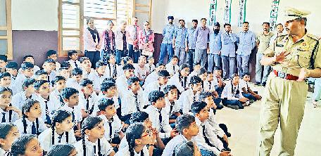 नशा जीवन का सबसे बड़ा दुश्मन, नशे से बचें छात्र