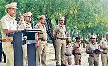 पुलिस लाइन में कप्तान ने परेड की सलामी ली