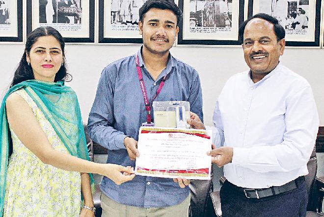 राष्ट्रीय निबंध लेखन में नीतीश ने मारी बाजी