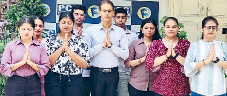 शोक ईश्वर उन्हें अपने श्रीचरणों में स्थान प्रदान करें पीसीसी एकेडमी में हवाई दुर्घटना में दिवंगत हुए लोगों को श्रद्धांजलि दी