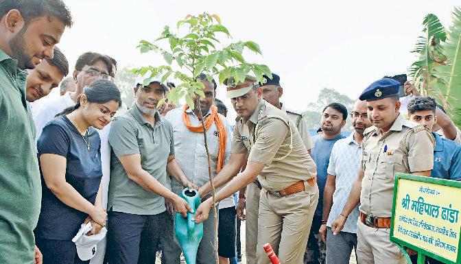 मानवता के हित में हर नागरिक को पौधे रोपने चाहिए : ढांडा