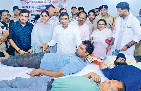 रक्तदान कर भगवान का स्वरूप बन जाता है इंसान