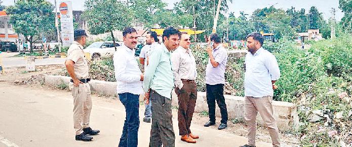 नालों की सफाई के साथ डोर टू डोर कूड़ा कलेक्शन के कार्य का किया निरीक्षण