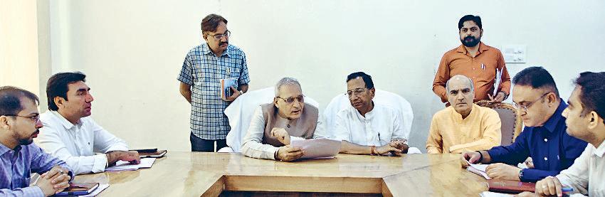 जनस्वास्थ्य मंत्री ने अधिकारियों के साथ बैठक कर विकास कार्यों की समीक्षा की हरियाणा में दिसंबर माह तक सभी सड़कें हो जाएंगी चकाचक : रणबीर गंगवा