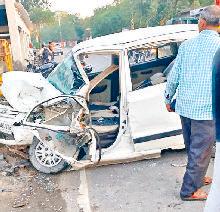 तेज रफ्तार स्कार्पियो चालक ने कार को मारी टक्कर, चार घायल