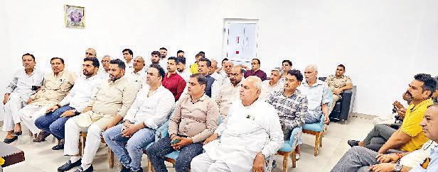 विधायक ने कार्यकर्ताओं संग सुनी मन की बात
