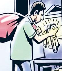 चोरों ने 3.5 लाख व 1,500 यूएस डालर चुराए
