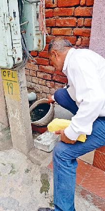 जांच अभियान के दौरान 40 घरों में डेंगू का लार्वा मिला डेंगू का डंकः 3 मरीज और आए सामने, विभाग ने बढ़ाई सतर्कता