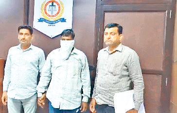 एसआई 20 हजार रुपये की रिश्वत लेते रंगेहाथ गिरफ्तार