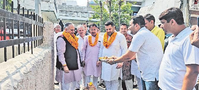 आदर्श नगर में पेयजल की किल्लत होगी दूर जानकीदास स्कूल वाटर बूस्टर से जुड़ेगी क्षेत्र की पेयजल लाइन