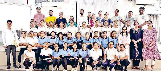 सूरज कॉलेज बीसीए की छात्रा रिया शर्मा ने विश्वविद्यालय में पाया तीसरा स्थान
