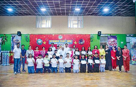 नन्हें छात्रों ने सुंदर नृत्य से मोहा सबका मन