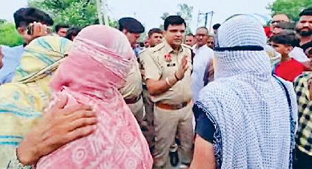 पेयजल किल्लत से परेशान खानपुर कलां के ग्रामीणों ने किया रोड जाम