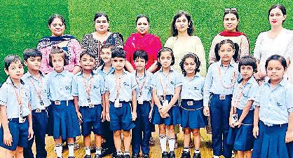छात्रों को नियमित रूप से दांतों की जांच करवाने को प्रेरित किया