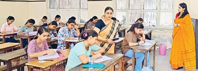वैश्य कॉलेज में हुआ स्कॉलरशिप टेस्ट