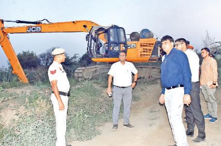 डीसी ने बाढ़ नियंत्रण प्रबंधों का मौके पर जाकर लिया जायजा
