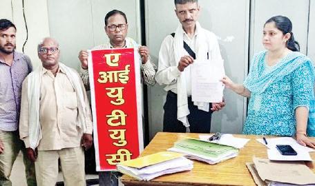श्रमिकों ने बीडीपीओ के माध्यम से पीएम को भेजा मांगों का ज्ञापन