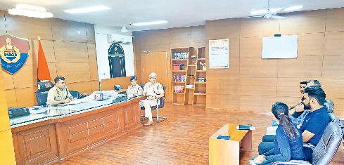 डीसीपी ने निजी कंपनी के अधिकारियों को कर्मियों की पुलिस वेरिफिकेशन करवाने के निर्देश दिए
