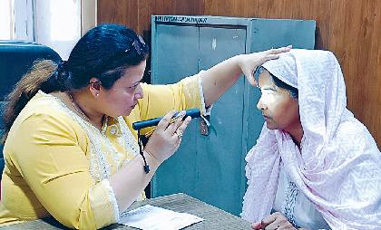 गर्मी और धूल से बढ़ रहे आंखों के मरीज