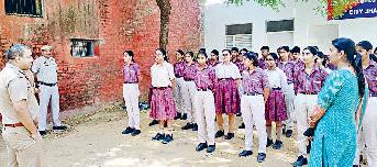 छात्रों ने महिला पुलिस थाना का शैक्षणिक भ्रमण किया