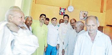 गांवों में जाकर दिया भगवान परशुराम जन्मोत्सव का निमंत्रण