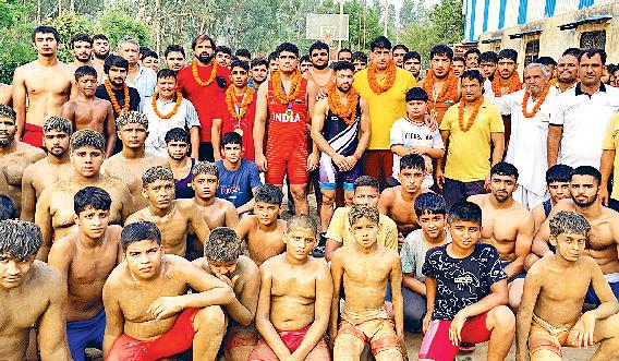 एशियन चैंपियनशिप में दमखम दिखाएंगे 5 पहलवान