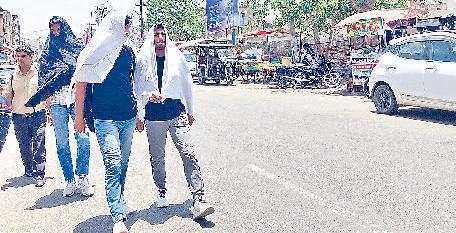 चिलचिलाती गर्मी ने पूरा दिन झुलसाया, छुड़ाए पसीने